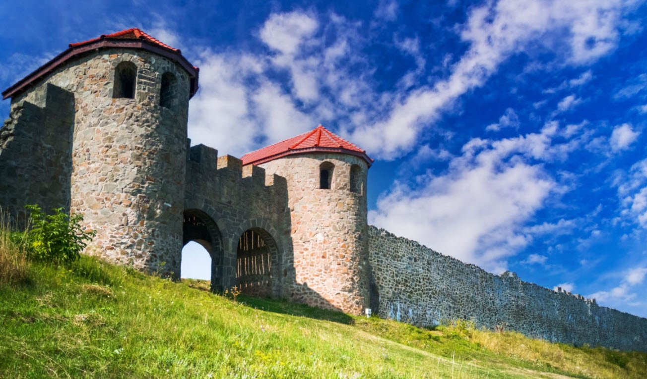 Ruins of Unguraș Fortress, Romania, Romania